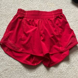 Lululemon red 2.5 high rise hotty hot shorts